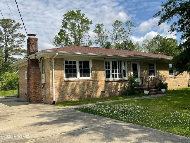 Photo - 104 Greencrest Cir House