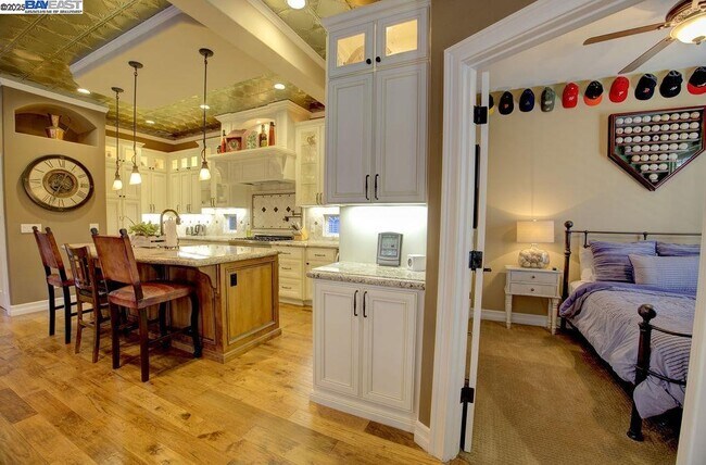 Photo - 4536 First St