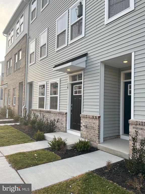 Building Photo - 8 E Front St Rental