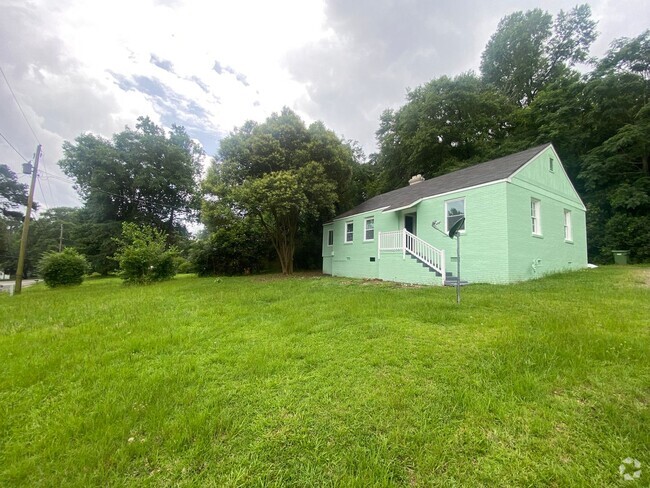 Building Photo - **AVAILABLE NOW**3 Bedroom / 1 Bathroom Ho... Rental