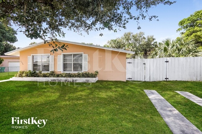 Building Photo - 2350 SW 68th Terrace