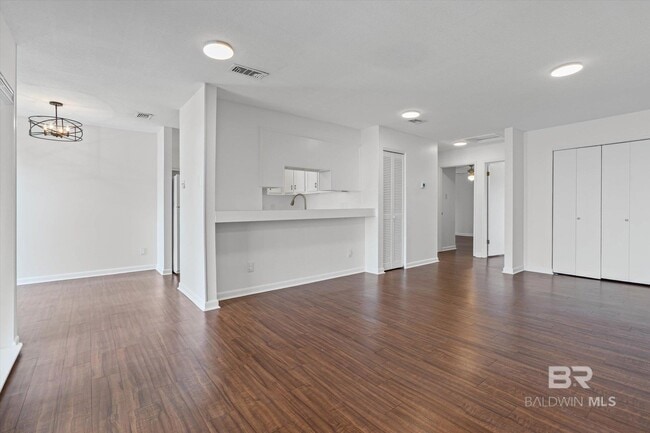 Photo - 210 S Mobile St