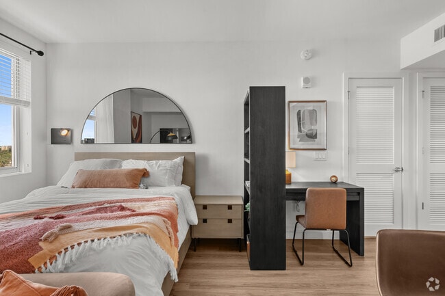 Studio - 451SF - OLD TOWN SQUARE