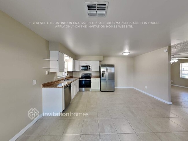 Photo - 348 48th St W