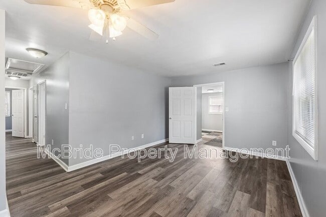 Photo - 902 Alfred St NE