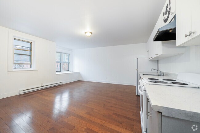 2BR, 2BA - 900SF - Living Room - Château Grosvenor