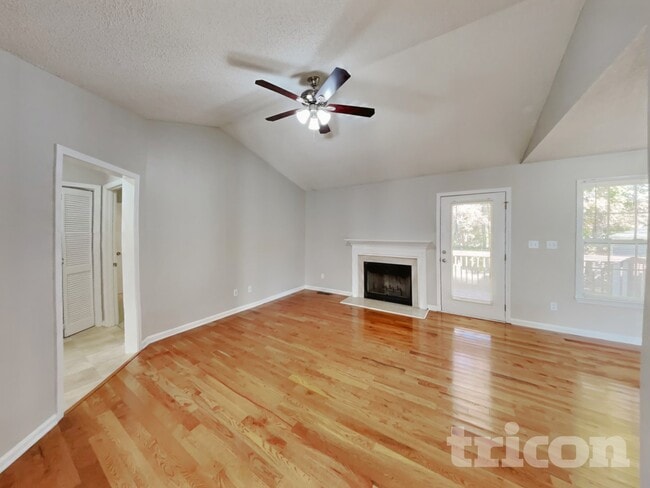 Photo - 121 Quiet Refuge Ln