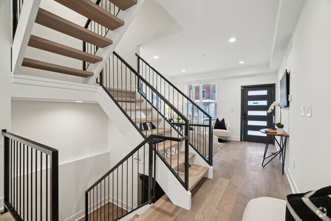 Building Photo - 3031 W Berks St Rental