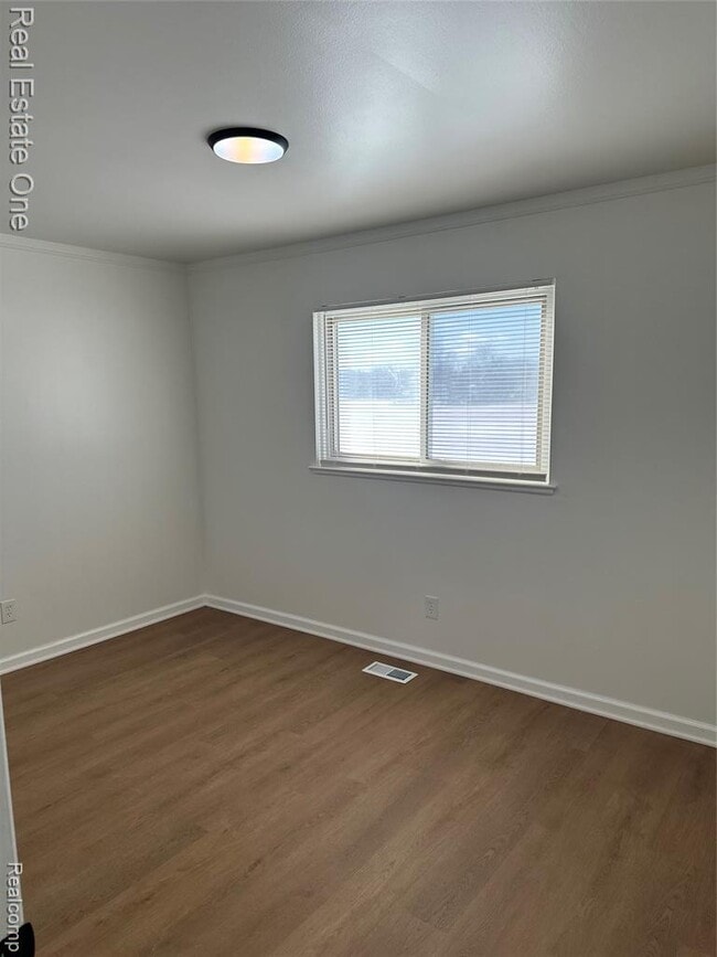 Photo - 1982 S Ortonville Rd