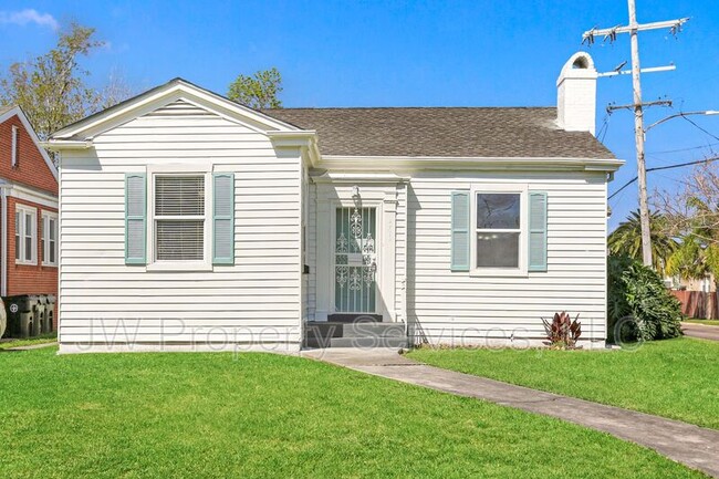 Building Photo - 4772 Marigny St Rental