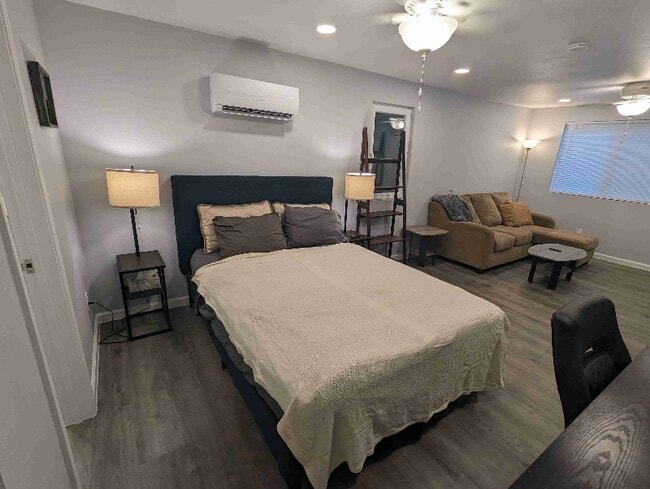 Photo - 6700 Creedmoor Dr