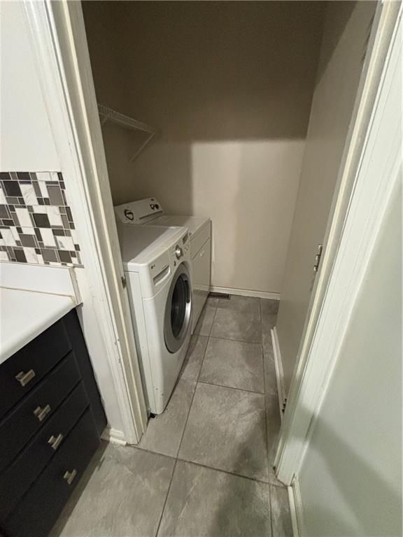 Photo - 584 Windsor St SW