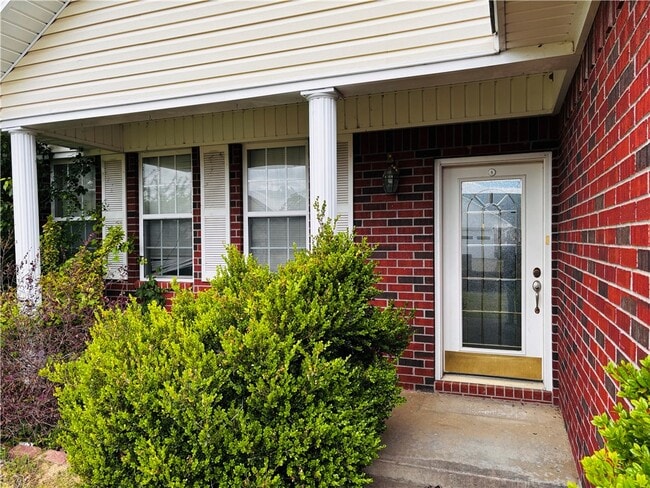 Photo - 104 Cheyenne St