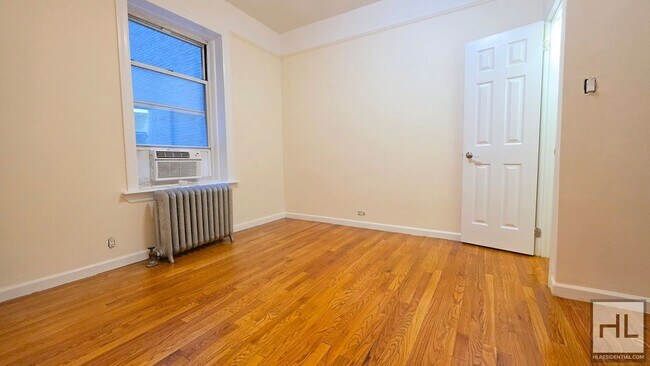 Photo - Spacious 3-Bed, 2-Bath with Classic Prewar Charm in Greenwich Village Unit 89
