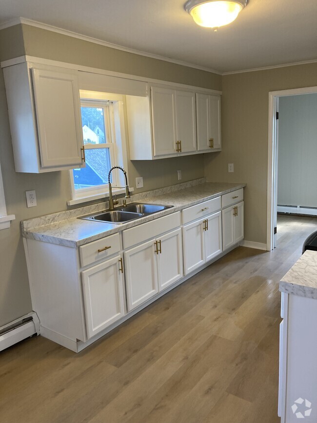 Building Photo - 41 White St Unit 3 Rental