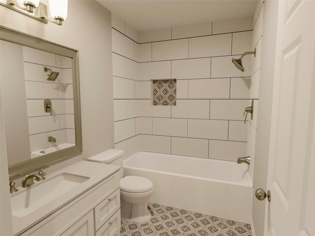 Photo - 2442 Carmel St