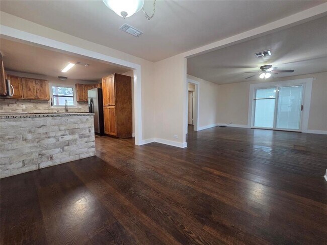 Photo - 3400 State Hwy 71