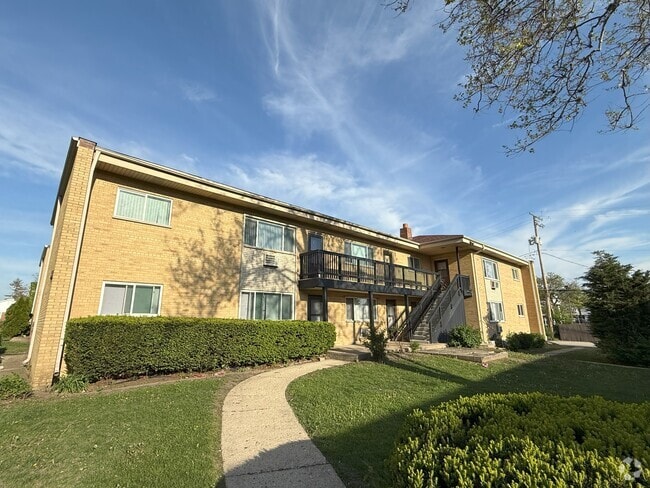 Building Photo - 593 Park Plz Unit 1 Rental