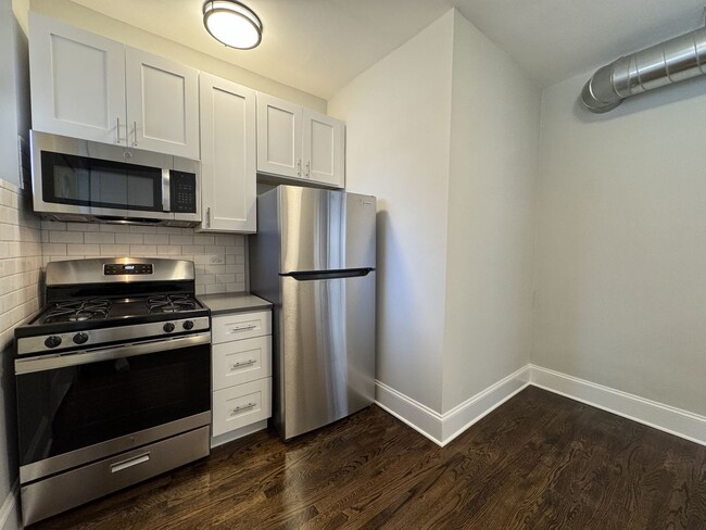 Photo - 1455 W Summerdale Ave Unit 1