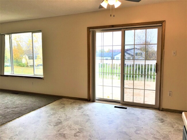 Photo - 9283 Oriole Ln