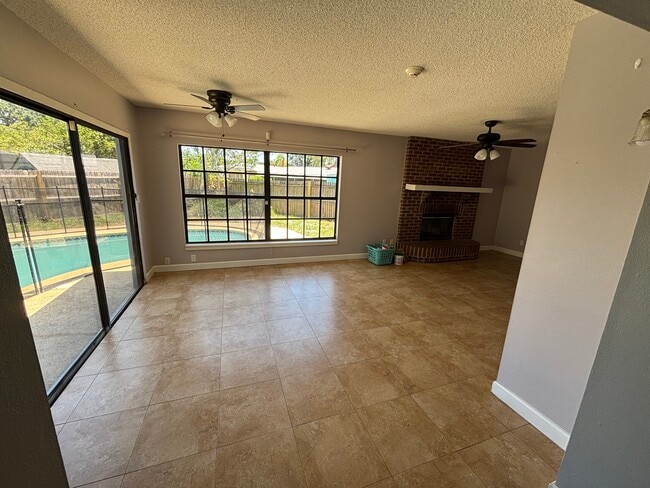 Photo - 6755 19th St N