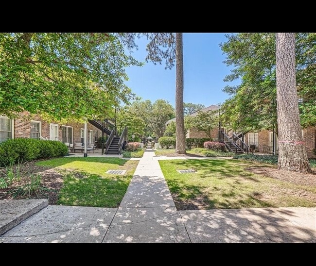 Photo - 3675 Peachtree Rd NE Unidad 10