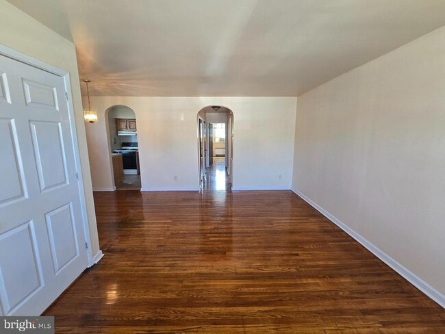 Photo - 162 W Cheltenham Ave