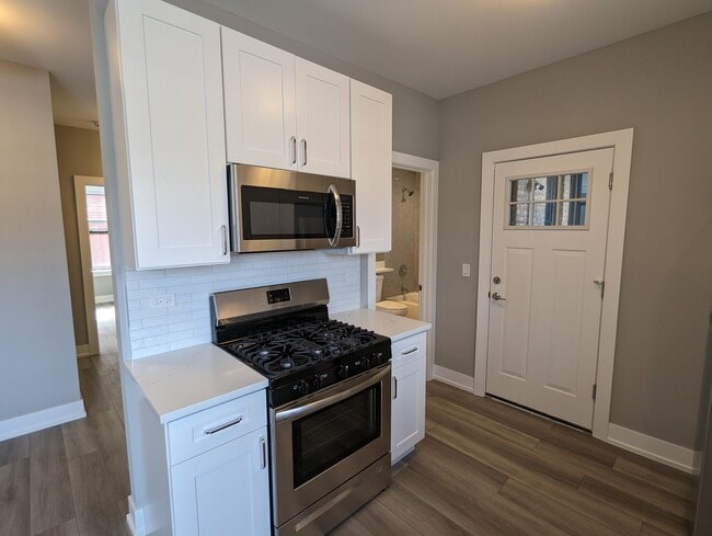 Building Photo - 3941 N Janssen Ave Unit 2