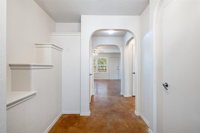 Photo - 7101 Thannas Way