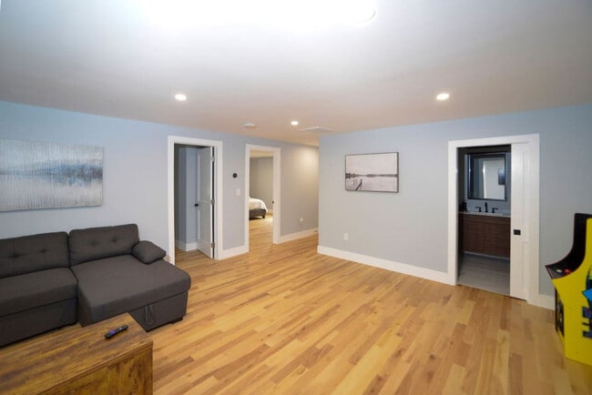 Building Photo - 27 Blackwood Ave Rental