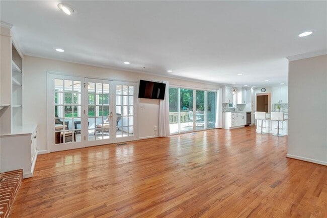 Photo - 295 Oakmere Rd