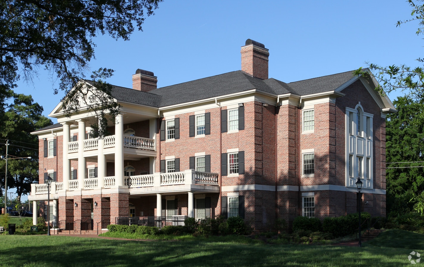 Photo - Bingham Residence Hall Apartments