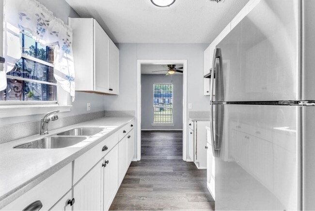 Photo - 701 Southlawn Dr