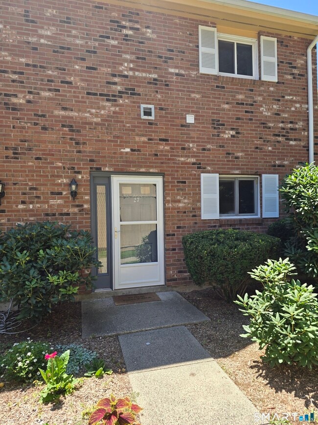 Building Photo - 1400 Hartford Tpke Unit 27