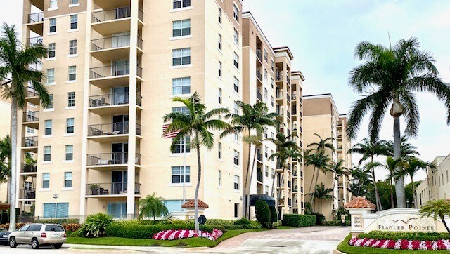 Front of Building - 1801 N Flagler Dr (West Palm Beach, FL)