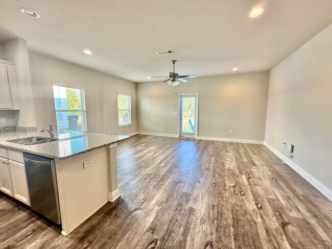 Photo - 89 Crossing Ln