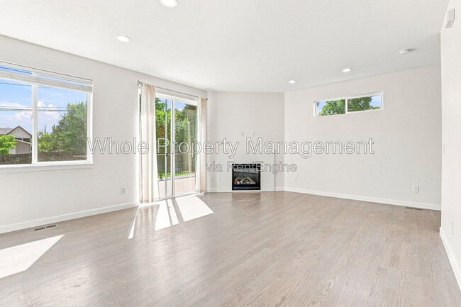Photo - 5230 Stuart St