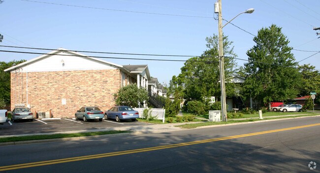 St Charles Gardens Apartments - St. Charles Gardens Apartments