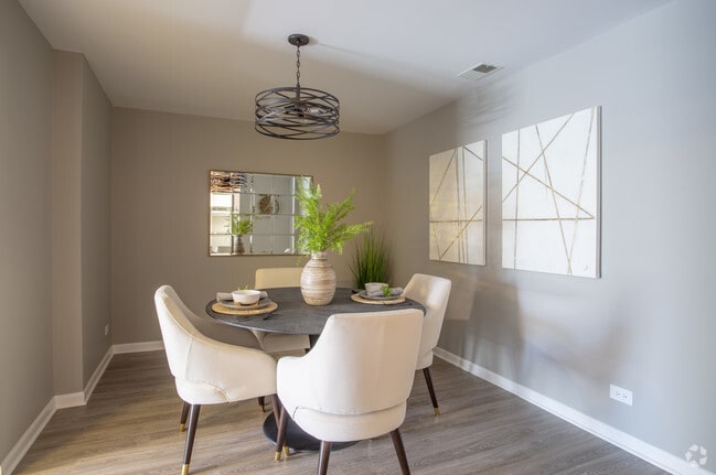 3BR,2BA,1590SF