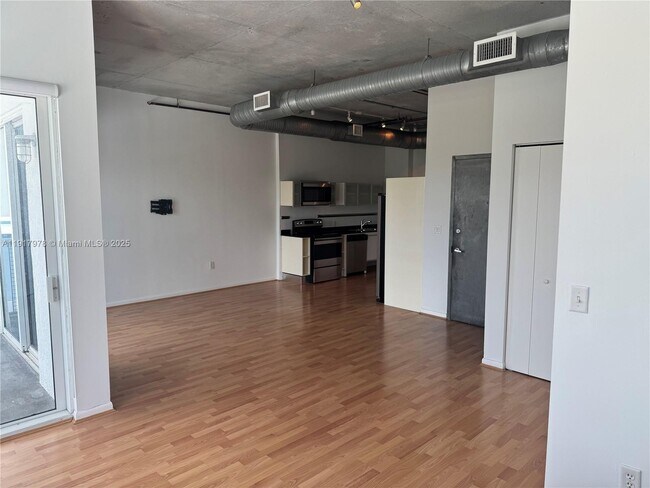 Photo - 10 SW South River Dr Unidad 712