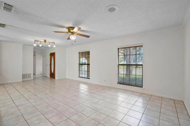 Photo - 318 Columbine St