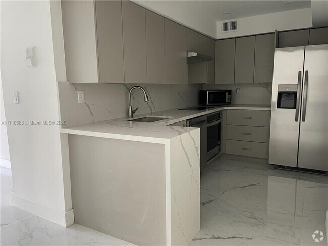 Building Photo - 2 bedroom in North Miami Beach FL 33160 Rental