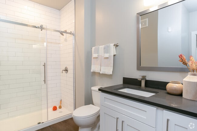 2BR, 2BA - 1,142SF