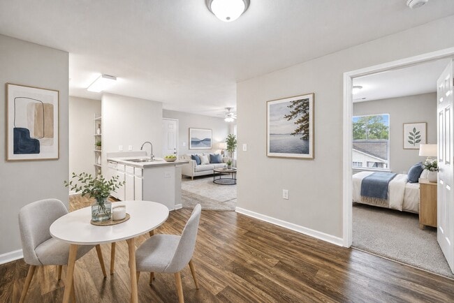 Spacious dining areas - Hallmark at Columbia