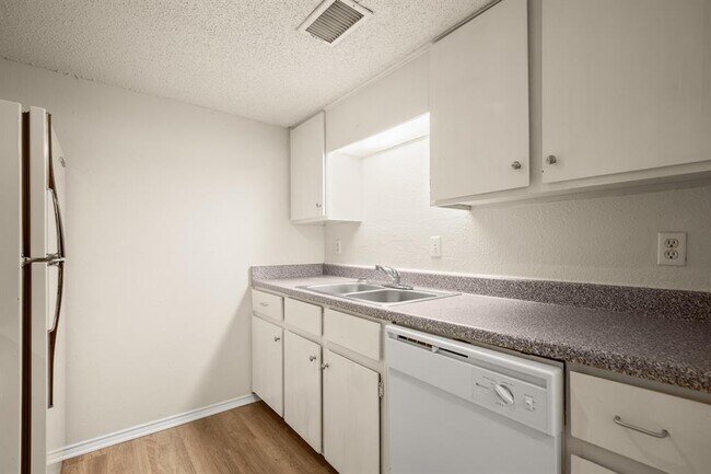Photo - 2401 Leon St Unit 105