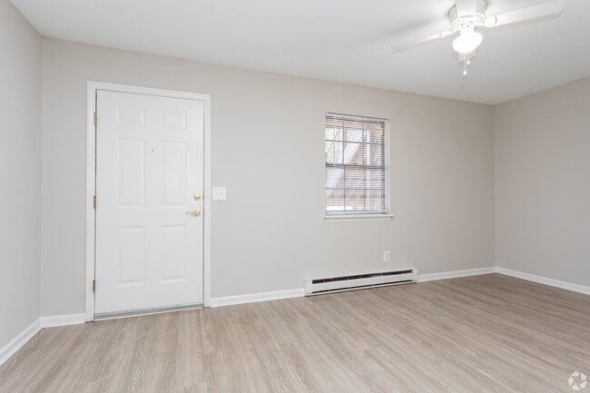 1 habitación, 1 baño - 576 pies cuadrados - Sala de estar - Summer Green Apartments