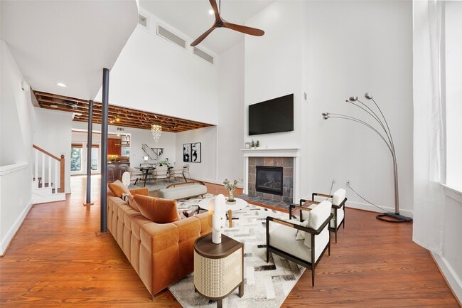 Photo - 907 Hartman St