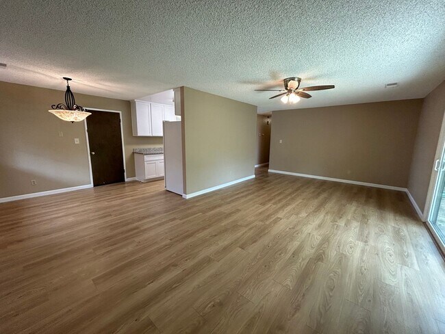 Photo - 310 Hedstrom Rd