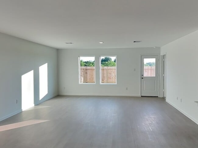 Photo - 417 Texas Pecan Dr