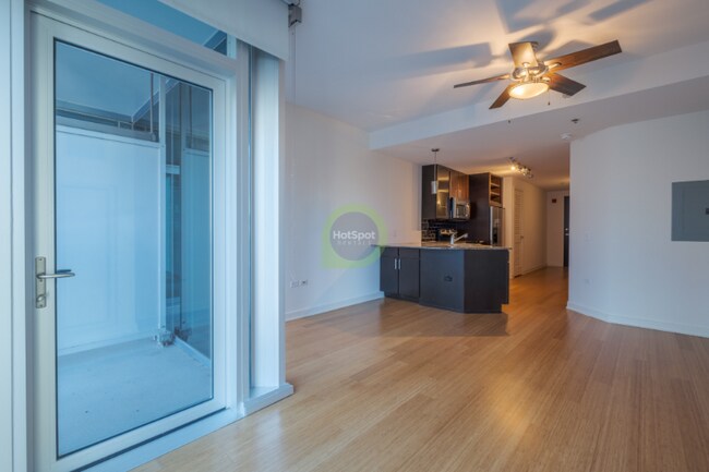 Photo - 161 W Kinzie St